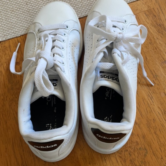 Adidas size 6 white leather sneakers - Picture 9 of 9
